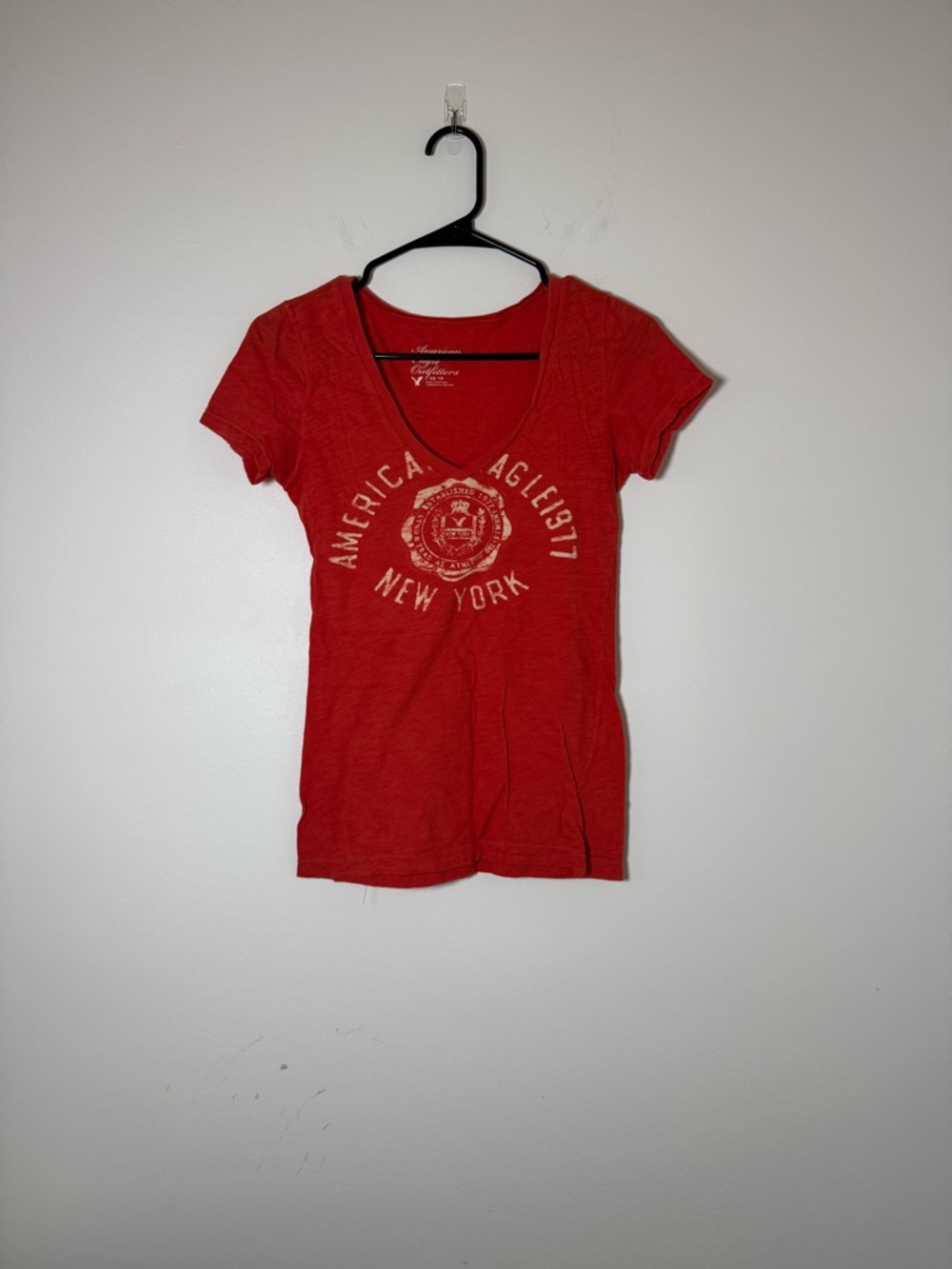 American Eagle Graphic Tee XS Orange  V Neck Logo Shirt Casual Fitted